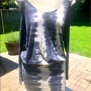 Exposed-shoulder Tie-dye Midi dress